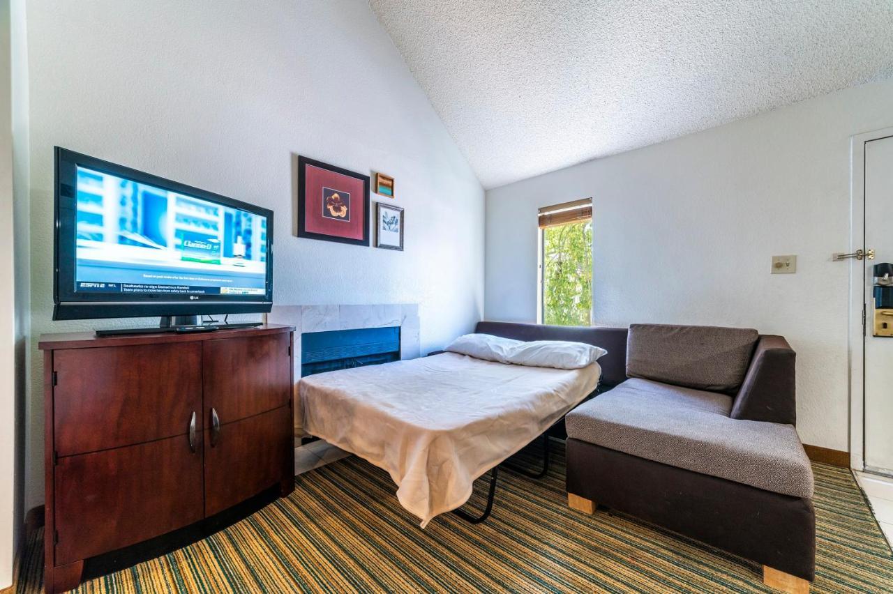 Metro Phoenix Loft Sleeps 6 エクステリア 写真