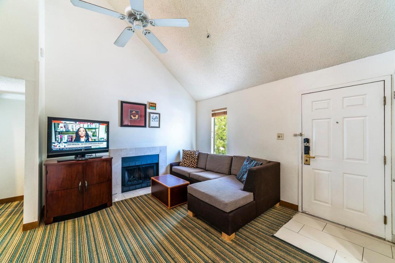 Metro Phoenix Loft Sleeps 6 エクステリア 写真